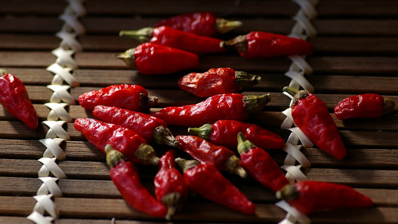 Weilong vs Mala Prince for First-Time Buyers mid-article image showing chili and heat cues related to spicy strips