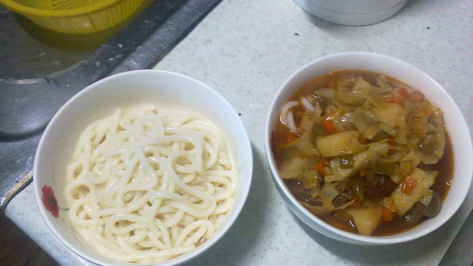 辣条到底有多辣？给新手的辣度指南 正文后段配图：How Spicy Is Latiao? A Beginner Heat Guide supporting image showing clear latiao product texture