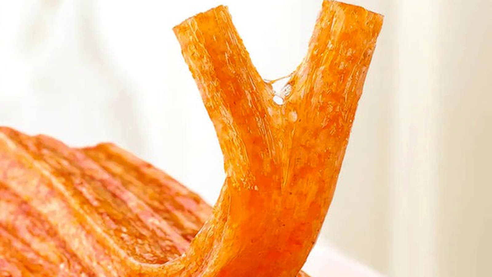 卫龙辣条测评：味道、口感、配料与新手适配度 正文中段配图：Happy In Mart - Weilong Big Latiao package image